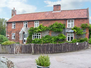 Self catering breaks at Kosy Cottage in Buxton, Norfolk, Norfolk