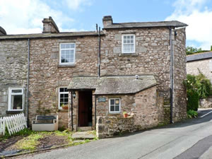 Self catering breaks at Cragg Cottage in Lindale, Cumbria