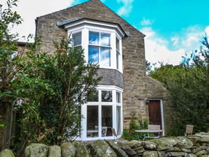 Self catering breaks at Sunnybrae East Cottage in Healaugh, North Yorkshire