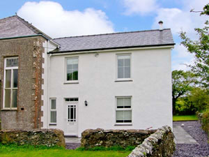 Self catering breaks at Chapel House in Llanddeusant, Isle of Anglesey