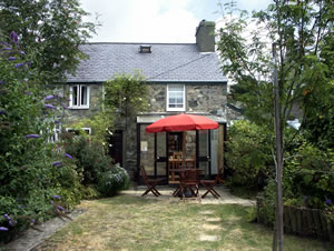 Self catering breaks at Dolfor in Nefyn, Gwynedd