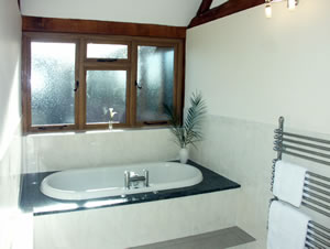 Self catering breaks at Beesoni Lodge in Castlemorton, Worcestershire