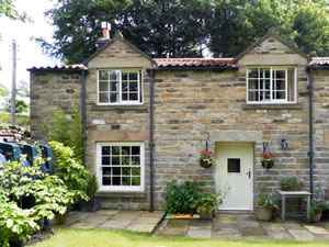 Self catering breaks at Tranmire Cottage in Lastingham, North Yorkshire