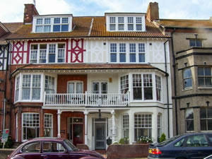 Self catering breaks at Birch House in Cromer, Norfolk