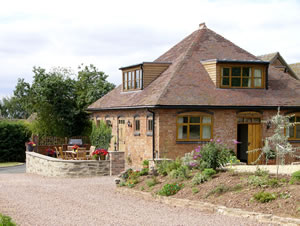 Self catering breaks at Pool House in Whitton, Shropshire