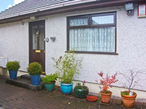 Self catering breaks at Brookside Cottage in Risca, Pembrokeshire
