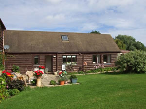 Self catering breaks at Masty Farm Retreat in Broadway, Worcestershire