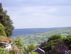 Self catering breaks at The Barn at Smalldale Hall in Bradwell, Derbyshire