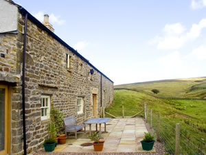 Self catering breaks at Lower Croasdale Farmhouse in Fourstones, North Yorkshire