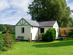Self catering breaks at Rose Cottage in Hine Heath, Shropshire