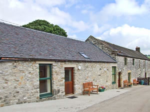 Self catering breaks at Dover Barn in Parwich, Derbyshire