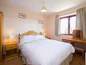Self catering breaks at Honeysuckle Cottage in Bude, Cornwall