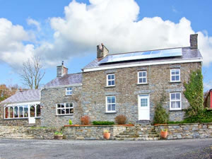 Self catering breaks at The Farmhouse in Aberaeron, Ceredigion