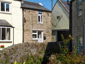 Self catering breaks at Beckside Cottage in Spennithorne, North Yorkshire