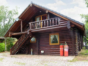 Self catering breaks at Woodpecker Lodge Tattershall Lakes Country Park in Coninsby, Lincolnshire