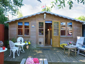 Self catering breaks at The Chalet in Fishbourne, Isle of Wight