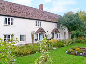 Self catering breaks at Rose Cottage in Berwick St John, Wiltshire