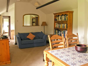 Self catering breaks at Moonlight Cottage in Coltishall, Norfolk