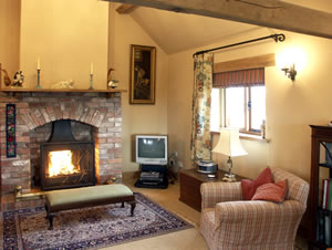 Self catering breaks at Garden Barn in Billingsley, Shropshire