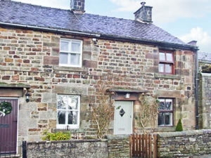 Self catering breaks at Honeysuckle Cottage in Longnor, Staffordshire