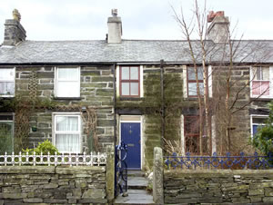 Self catering breaks at Ellwood Bach in Cwm Penmachno, Conwy