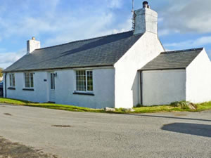 Self catering breaks at Penlon in Llanfaethlu, Isle of Anglesey