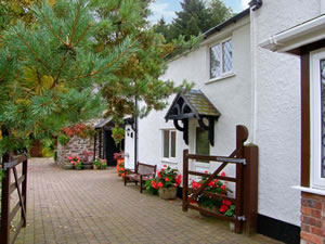 Self catering breaks at The Little White Cottage in Ruthin, Denbighshire