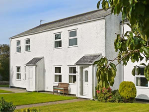 Self catering breaks at Bryntirion in Moelfre, Isle of Anglesey