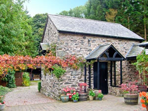 Self catering breaks at The Old Barn in Ruthin, Denbighshire