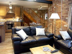 Self catering breaks at The Hayloft in Stratford-Upon-Avon, Warwickshire