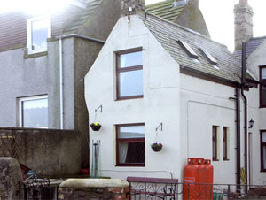 Self catering breaks at Seaview Cottage in St Abbs, Berwickshire