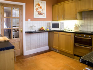 Self catering breaks at Briarcliffe Cottage in Lindale, Cumbria