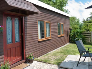 Self catering breaks at Wisteria Chalet in Watchfield, Somerset