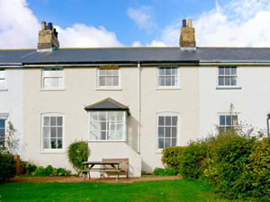 Self catering breaks at Coastguard Cottage in Low Newton-By-The-Sea, Northumberland