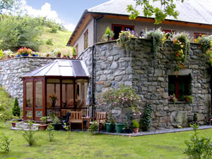 Self catering breaks at Cysgod-y-Coed in Llanbedr, Gwynedd