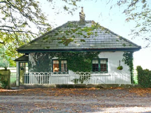 Self catering breaks at Lisdonagh Gatehouse in Headford, County Galway