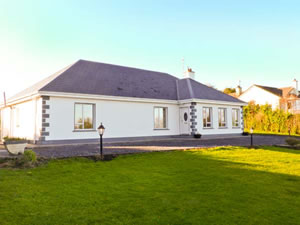 Self catering breaks at Dunnavilla House in Oughterard, County Galway