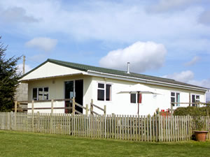 Self catering breaks at Cefn Cottage in Criccieth, Gwynedd