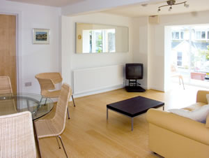 Self catering breaks at The Mushroom House in Tenby, Pembrokeshire