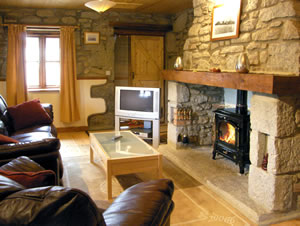 Self catering breaks at Barn Cottage in Mabe, Cornwall