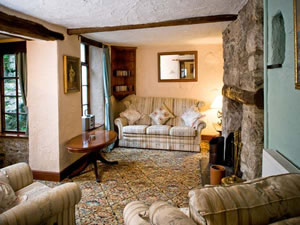Self catering breaks at Old Bank House in Cark In Cartmel , Cumbria