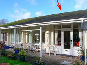 Self catering breaks at 3 Riverside Bungalows in Llanbedr, Gwynedd