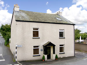 Self catering breaks at Dolphin Cottage in Flookburgh, Cumbria