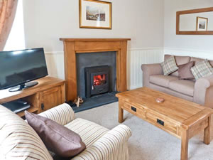 Self catering breaks at Hill Cottage in Dunvegan, Isle of Skye