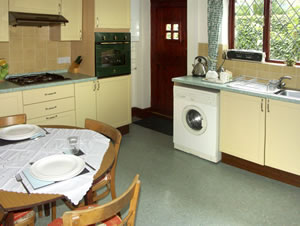 Self catering breaks at Lon Goch Cottage in Sarn Meyllteyrn, Powys