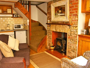 Self catering breaks at Delft Cottage in Robin Hoods Bay, North Yorkshire