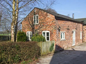 Self catering breaks at Barn at Lodge Farm in Henbury, Peak District