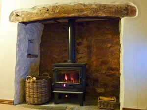 Self catering breaks at Hillside Cottage in Spaxton, Somerset