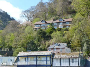 Self catering breaks at Bay View House in Lynmouth, Devon