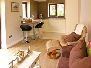 Self catering breaks at The Garden Flat in Saundersfoot, Pembrokeshire